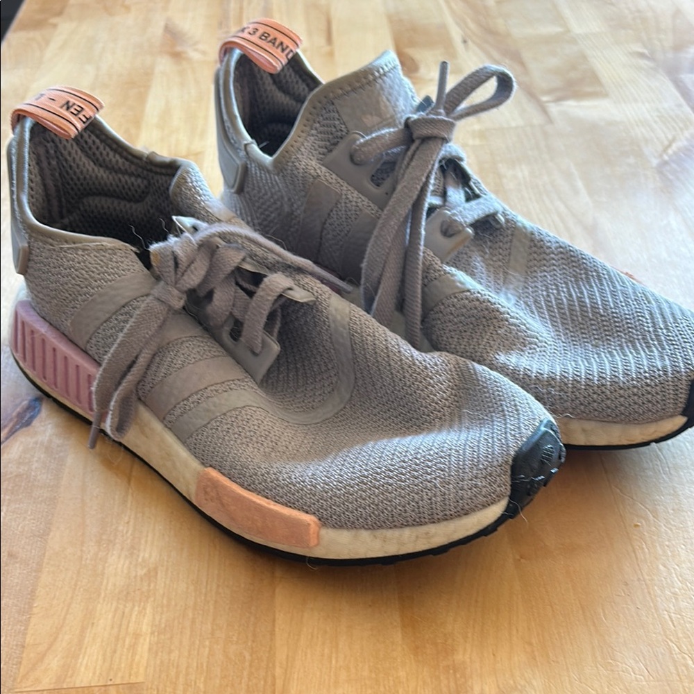 Adidas Kids Sneakers in Gray and Peach